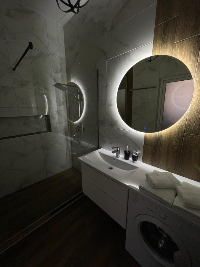 Appartement Vel Люкс à TTchernivtsi Extérieur photo