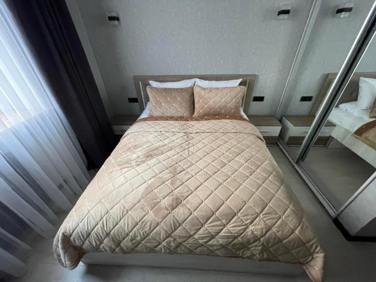 Appartement Vel Люкс à TTchernivtsi Extérieur photo