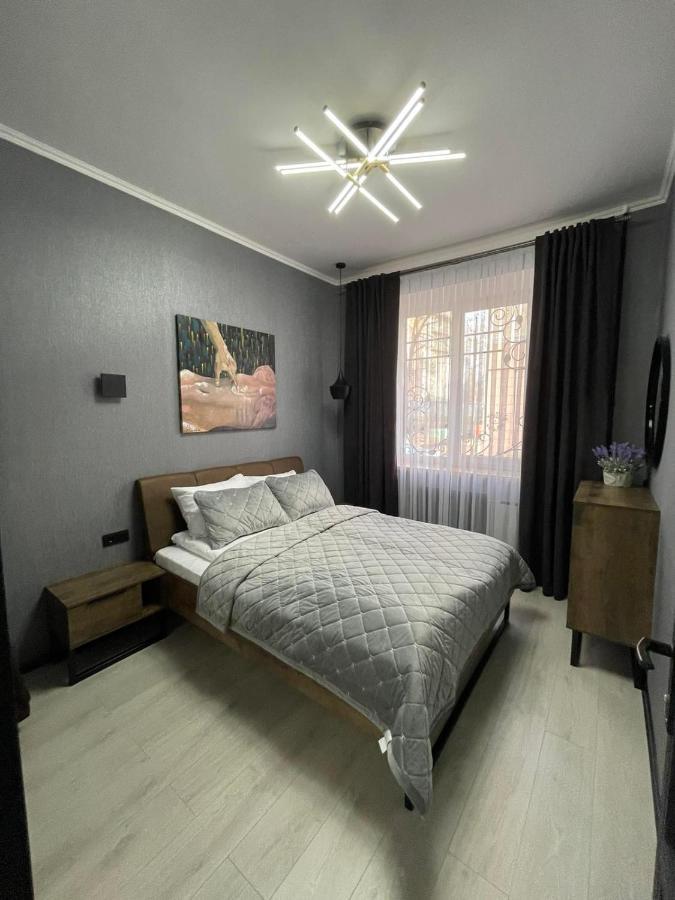 Appartement Vel Люкс à TTchernivtsi Extérieur photo