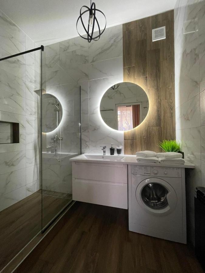 Appartement Vel Люкс à TTchernivtsi Extérieur photo