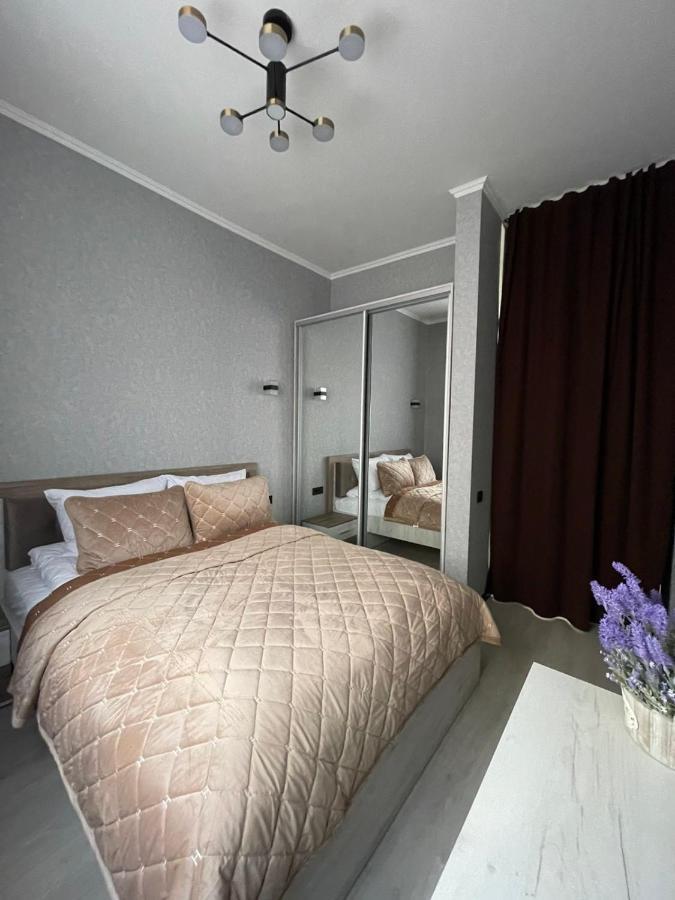 Appartement Vel Люкс à TTchernivtsi Extérieur photo